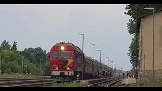 Diesel locomotive TEP70BS-005 with a passenger train