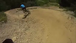 Downhill mountainbiken Portes du Soleil