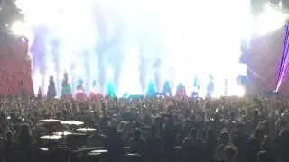 CAR RADIO - twenty one pilots live (Tyler climbs)