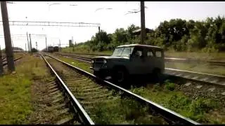 Попали на машине под поезд