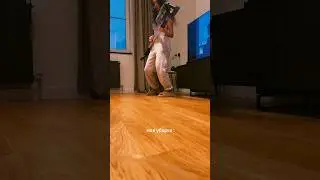 как можно убираться под музыку ? 🤷🏻‍♀️😭