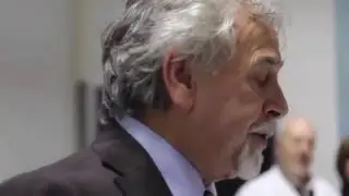Dott. Potì durante l'incontro con i colleghi il giorno della Pensione nel 2008