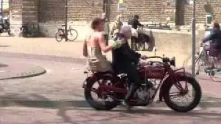 Девушка, мотоцикл, старик, любовь