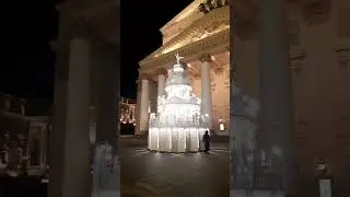 Новогодние украшения у Большого театра