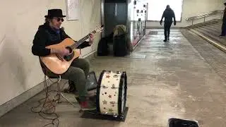 Уличный музыкант на Сухаревке