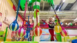 Арья в детском развлекательном центре Fly Park, Dream Town 2, Киев 2021