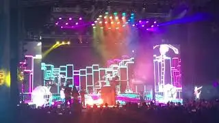 Más de la una - Piso 21 ft. Maluma (en vivo)