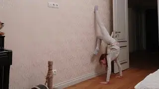 как встать на руки У СТЕНЫ!💪