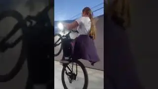 НАСТЯ ГАСИТ ВИЛЛИ НА ВЕЛОСИПЕДЕ