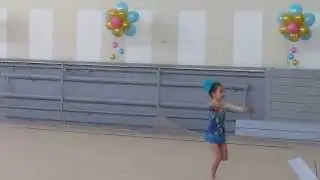 Элина Габунова танцует