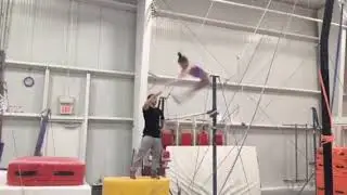 Bars Alexis Ray To Pak