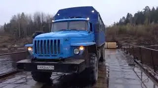 А по речке в низ теплоход,а по речке вверх теплоход. Еб..им-волосы назад🤣