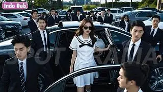 Dia diejek miskin oleh teman sekolah, sampai 10 Rolls-Royce menjemputnya... Semua langsung terpana