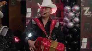 A Mi Que Me Quedo - Los Invasores de Nuevo Leon