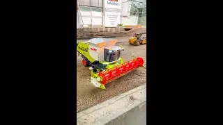 RC combine harvester Claas Lexion 