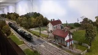 141 F 76 REE tractant un court convoi de foudres dans la vallée de la Dheune