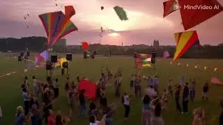 Bandeiras coloridas tremulam.Centenas de pipeiros levantam suas pipas ao mesmo tempo. 