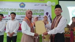 PENGALUNGAN MEDALI DALAM ACARA PELEPASAN SISWA/I SMKN 1 SUOH 2023