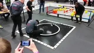Sumo robot fight (Robotex 2016)