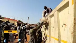 5th DIV ARMY ROLL SLEEVES TO ENAGAGE IN COMMUNITY SERVICE IN LIRA CITY