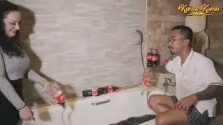 Posisi Ter ENAK DI BATHTUB     BULE PEMERSATU BANGSA !!   ft  Maddison coca cola + mentos
