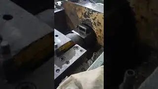 обработку деталей на протяжном станке 7Б56