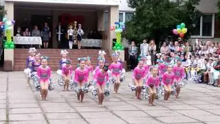 Выступление на линейке школа √13