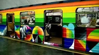 Арт-поезд метро на линии