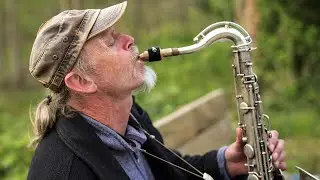 A small moment that makes life worth living! ..dancing to Petit fleur | saxophone  - Armin Küpper