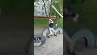 Мужик споткнулся и уронил пиво