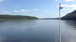 Д/э "Михаил Лермонтов" идет вверх по Енисею