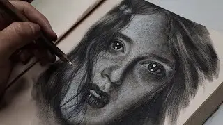 Drawing a pretty face with freckles | black and white charcoal