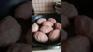 Готую котлети