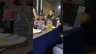 Поёт Арсен Ураринский ….