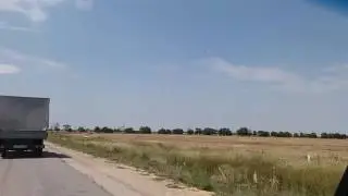 Трактор из соломы,а вам слабо?)