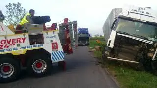 Пътна помощ и  изваждане от канавка на камион натоварен с 20 тона течен парафин