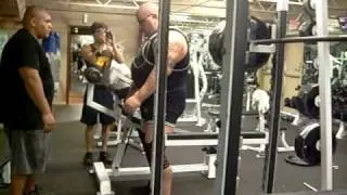 The Texas Bull team B.D.U. Kevin Squating 675lbs