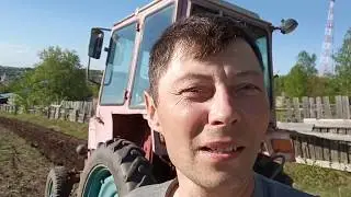 Трактор Т 25 пахота плугом 3-х корпусным.