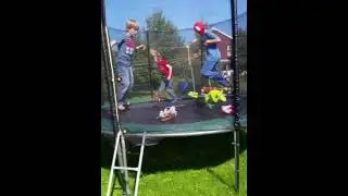 Leksaker V.S Tre ungar!