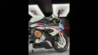 Modelo de motocicleta a escala iano