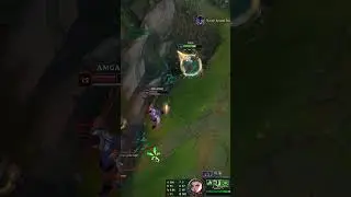 Running From Riven ?!? - Close Fight - League of Legends #shorts