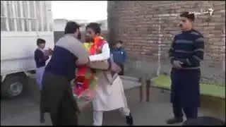 Pakistani boy meet sharukhan