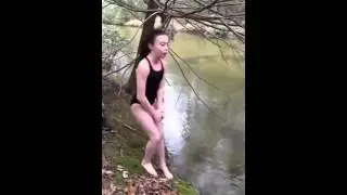 Окунулась