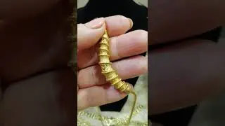 Винтажные украшения цвета золота.