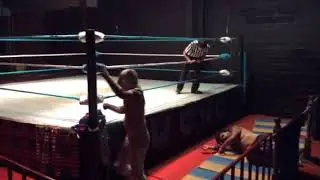 Fiji Wildman vs Cruz del silencio sordo