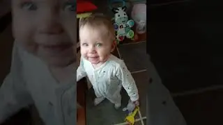 Только начала ходить👏🙂