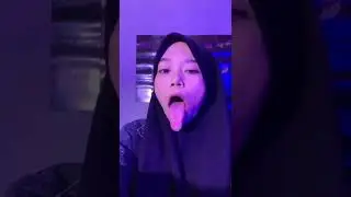 kok bisa panjang ya lidahnya 