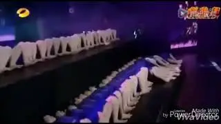 Кытайлык кыз.н кара жоргого бийлеген гимнасика мыяктуу ден - соолукка пайдалуу бийи экен.