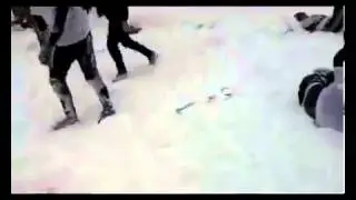 Драка на снегу, слабонервным не смотреть, жесть