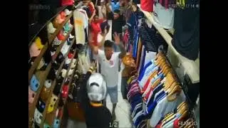 NUNCA ENTRE DE CAPACETE EM UMA LOJA #shorts